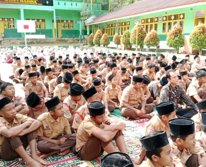 Pembiasaan  Sholat Dhuha, Kultum dan Tadarusan Selama Ramadhan Siswa MTsN 5 Mandailing Natal