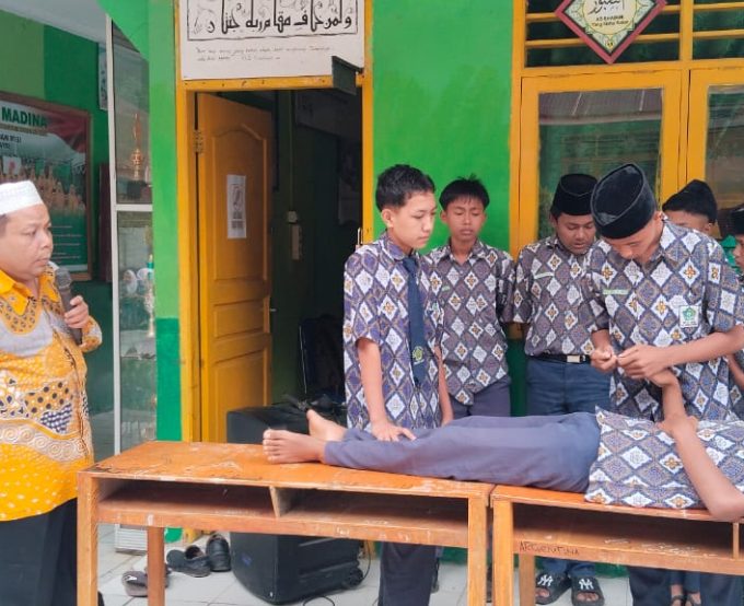 Pelatihan Fardu Kifayah di MTsN 5 Mandailing Natal Meningkatkan Pemahaman Keagamaan dan Keterampilan Sosial