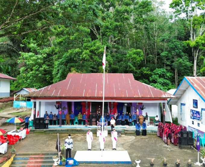 MTsN 5 Mandailing Natal Ikuti Upacara Peringatan Hardiknas 2025 di SMAN 1 Muarasipongi