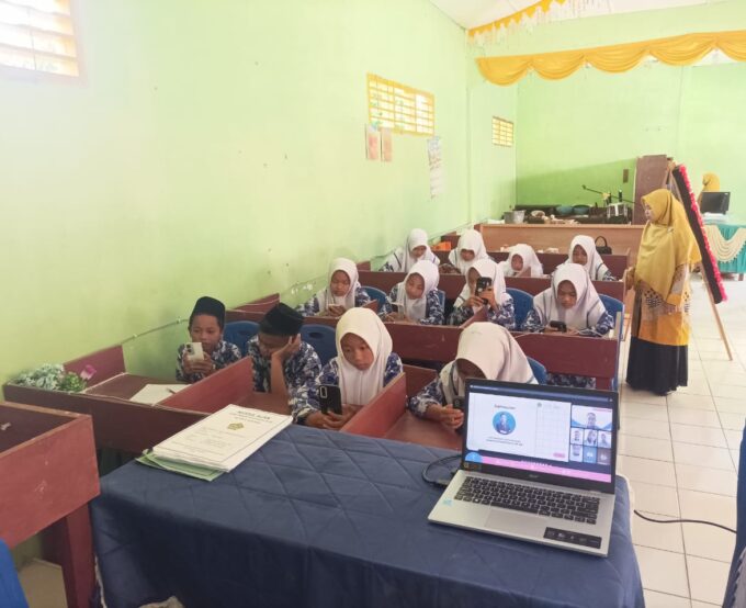 Menembus Batas Daerah: 8 Siswa MTsN 5 Mandailing Natal Siap Unjuk Prestasi di Final Nasional KOMPAC 2025