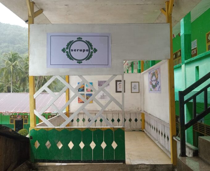 Bengkel Seni Karya Ahmad Fairozi: Mengangkat Derajat Estetika MTsN 5 Madina